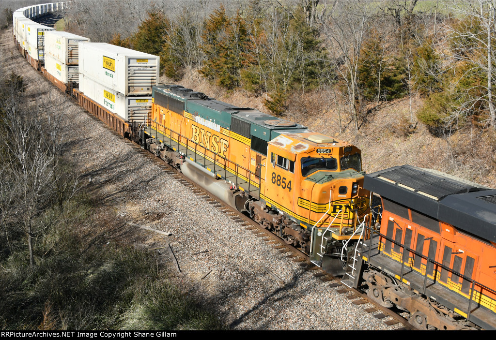 BNSF 8854 Roster shot